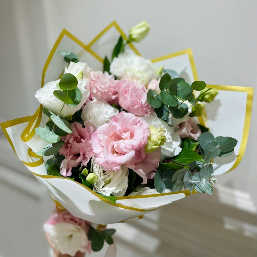 花束｜手渡しの場面やお祝いの席を彩る定番