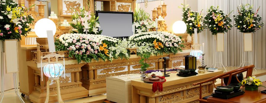 供花の相場はいくら？｜花の種類・関係性別の費用目安