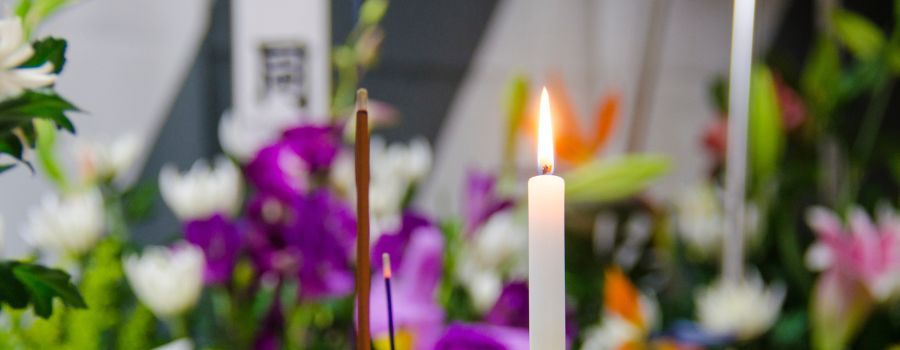 家族葬に供花を贈ってもよい？｜近年増える葬儀形式への対応
