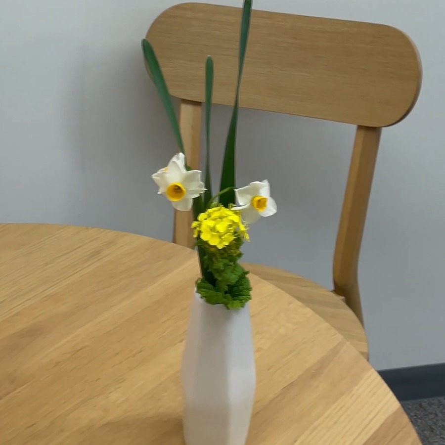 水仙と合わせて和のアレンジに