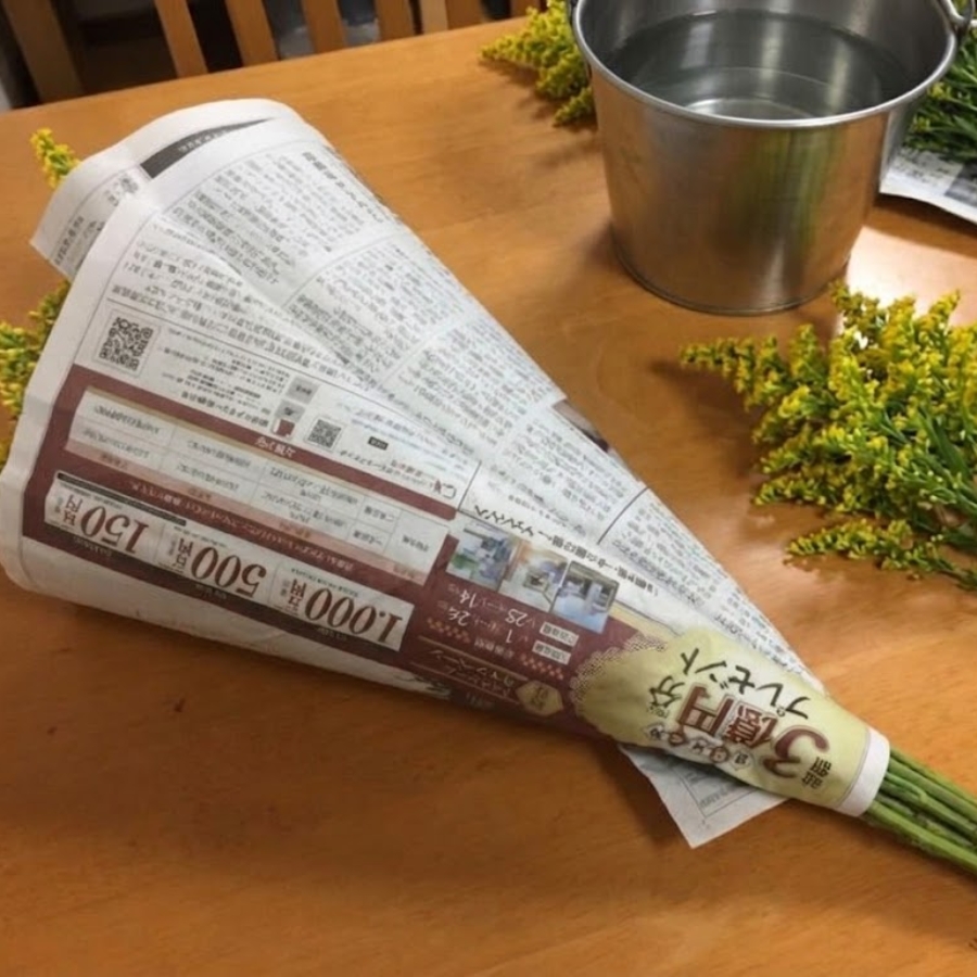 新聞紙で巻いて保護する