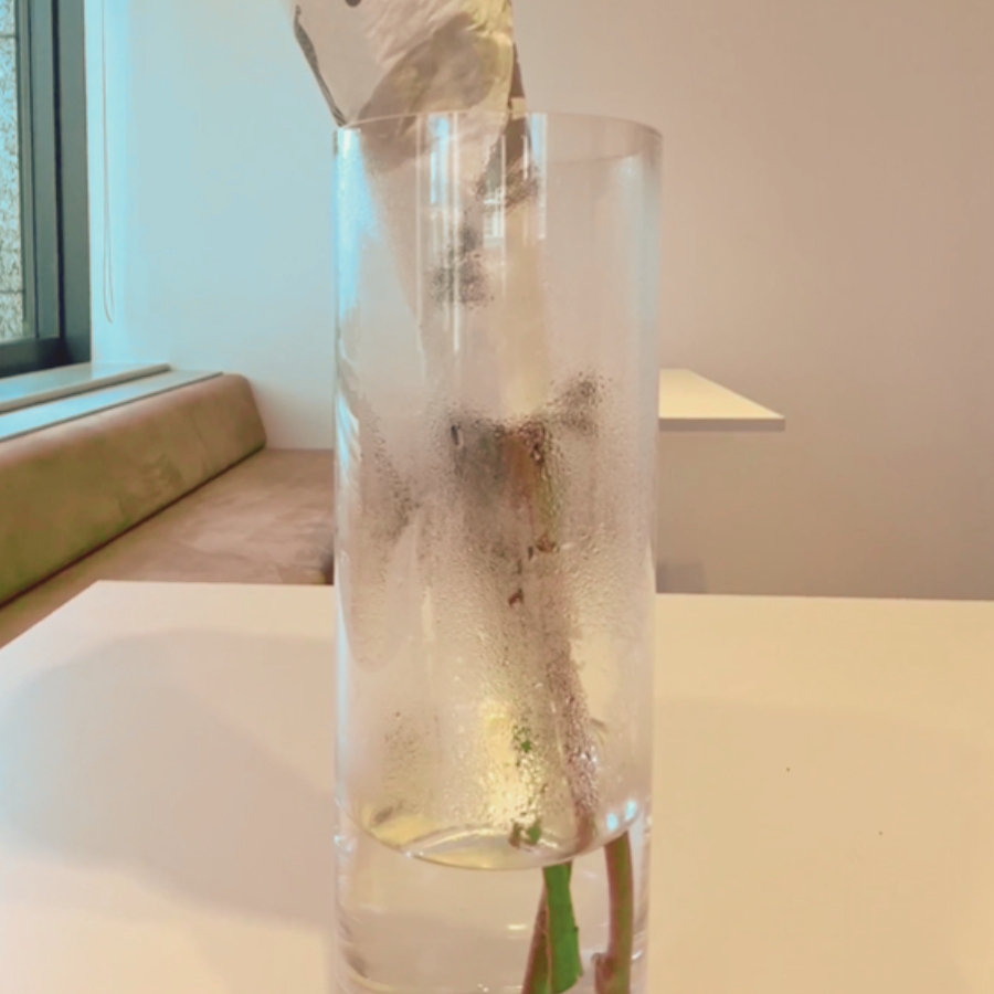 茎先を80℃程度のお湯に10～30秒つける